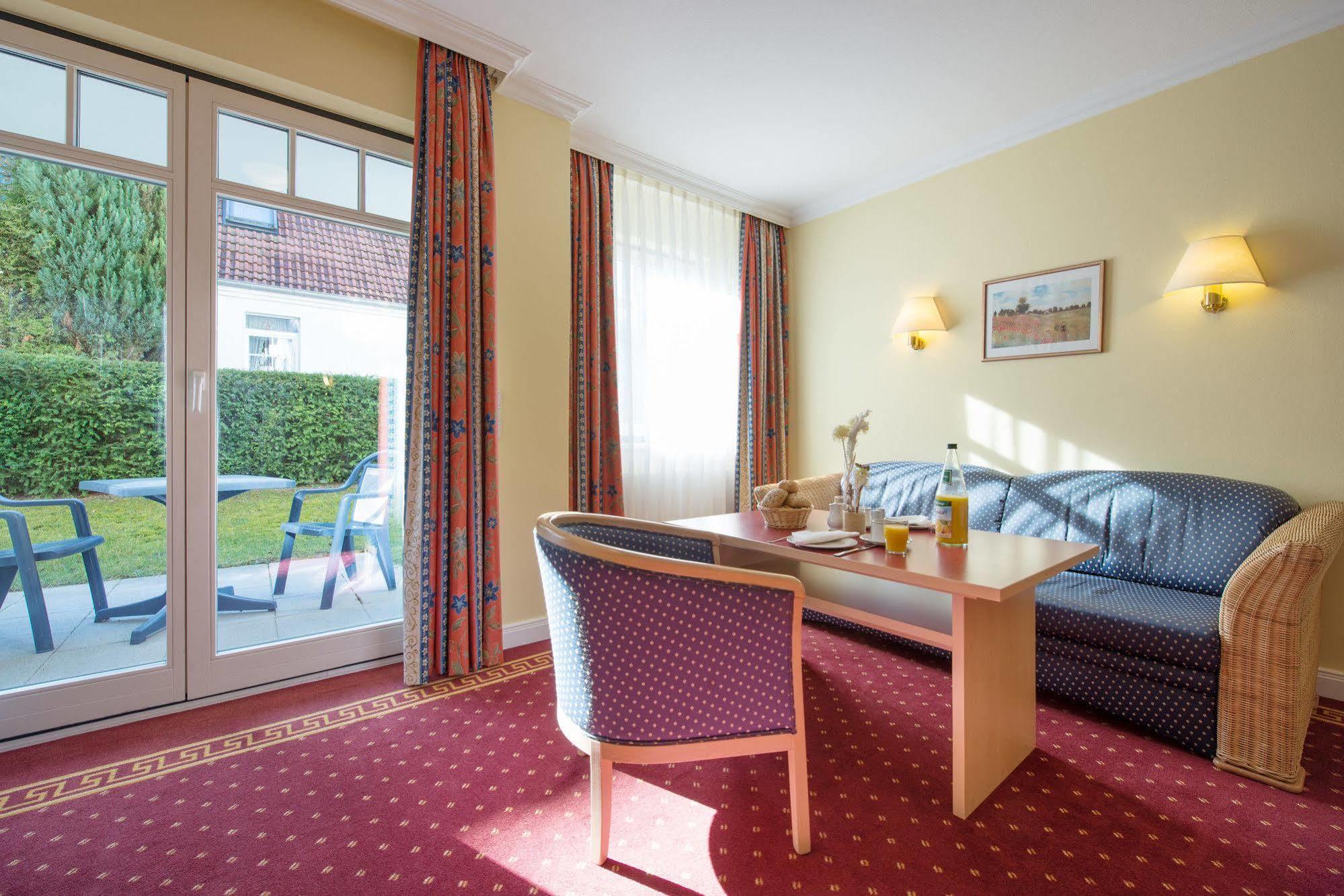 Aparthotel Kuehlungsborn, Villa Am Konzertgarten Екстериор снимка