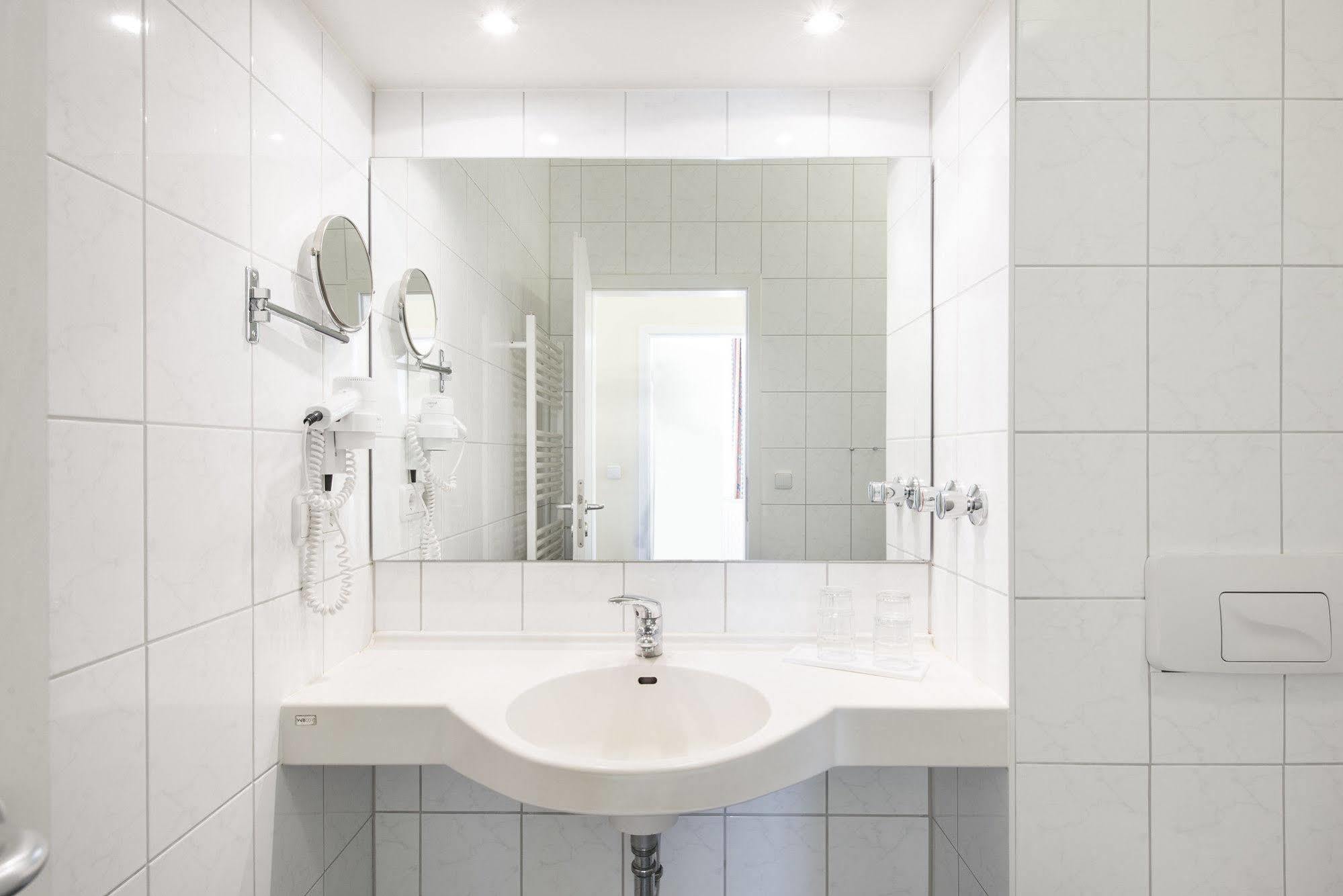 Aparthotel Kuehlungsborn, Villa Am Konzertgarten Екстериор снимка